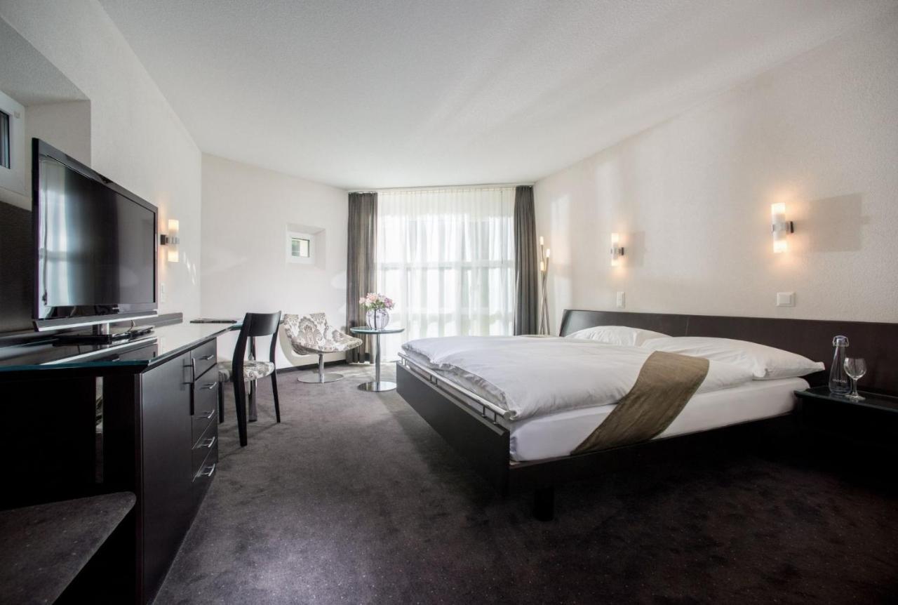 Grand Hotel Les Endroits La Chaux De Fonds Rom bilde